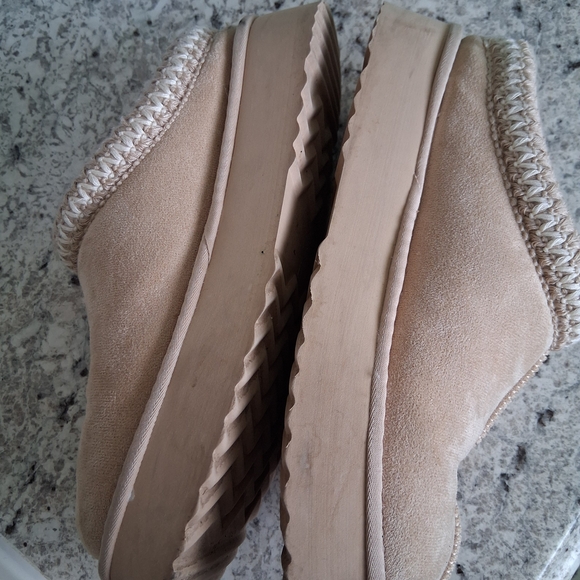 Altar'd State Tan Slippers Size 9 - Picture 2 of 8